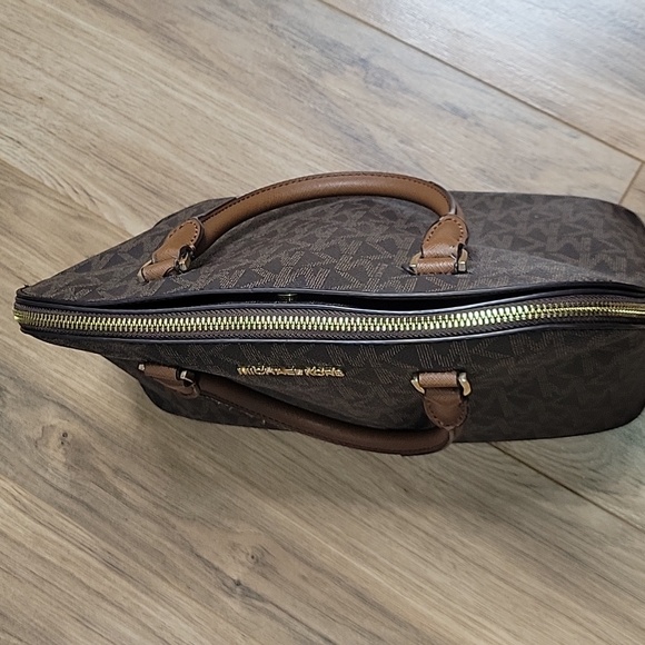 Michael Kors Cindy Dome Satchel - Picture 11 of 17